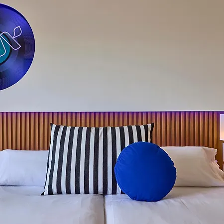 Universal Neptuno - Adults Only